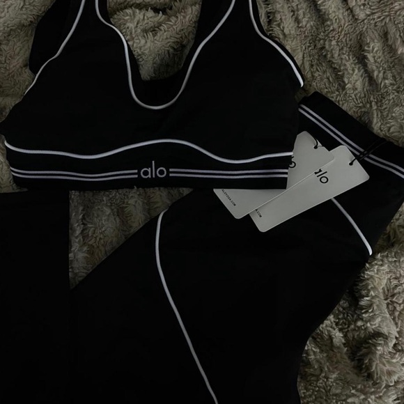 ALO Yoga Other - ALO Yoga Black Sports Bra